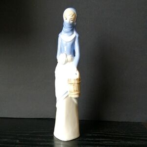 Vibtage Rosenthal Netter Woman w/Bucket Blue/Cream/Tan Porcelain Figurine
